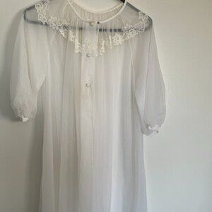 Elegant White Lace Trim Robe